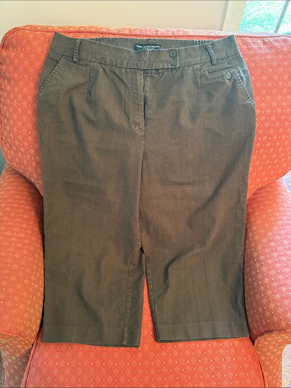Larry Levine Brown Stretch Skirted Capri Pants - very comfy